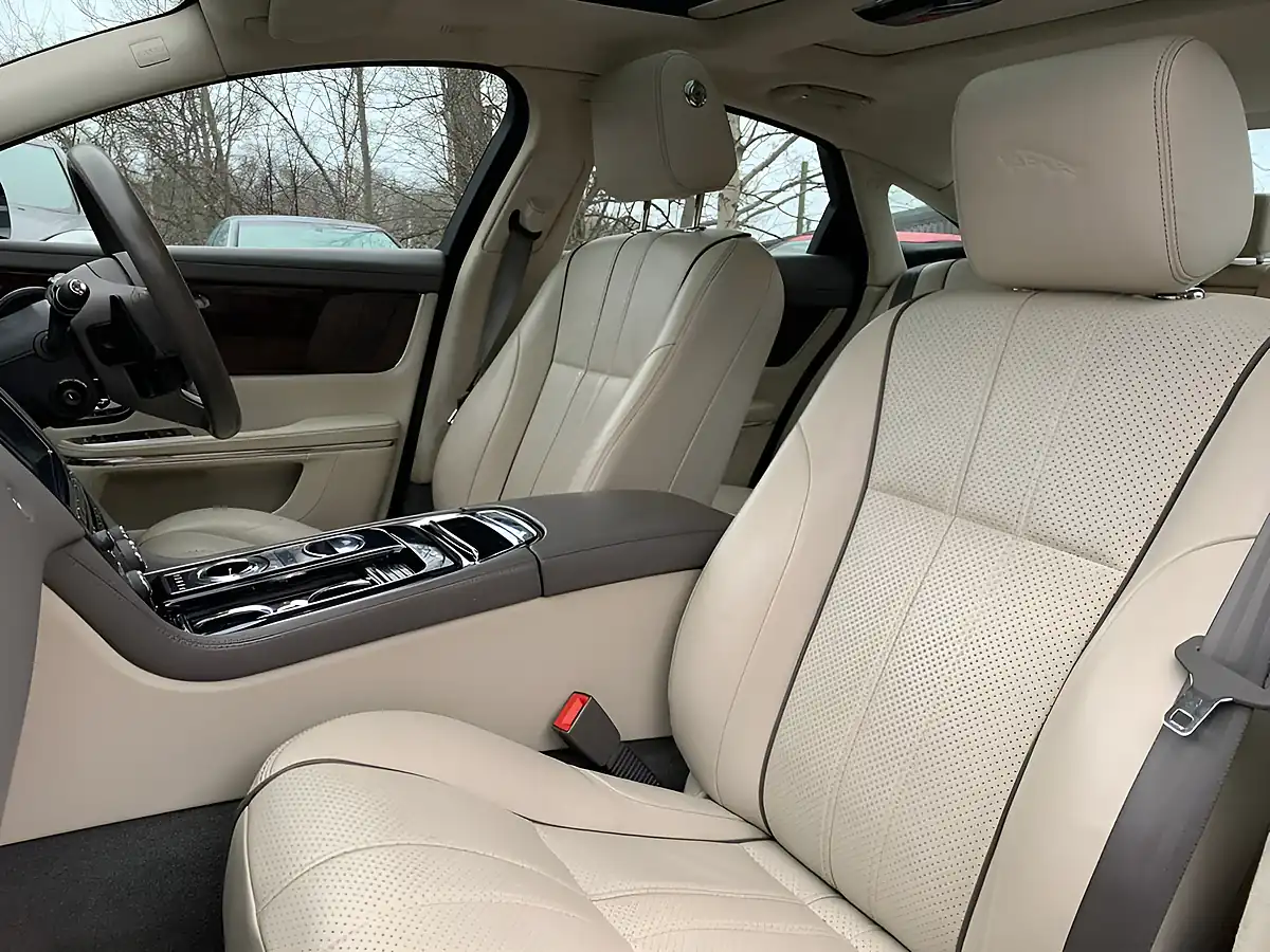 Used 2010 Jaguar Xj Portfolio Green - Interior and Exterior details 18