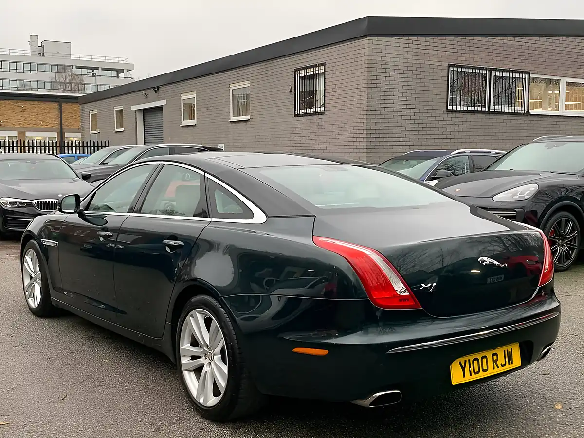 Used 2010 Jaguar Xj Portfolio Green - Interior and Exterior details 4