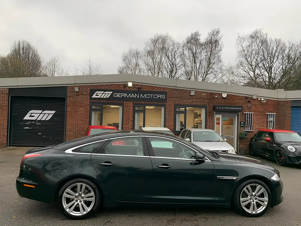 Used 2010 Jaguar Xj Portfolio Green - Interior and Exterior details 7