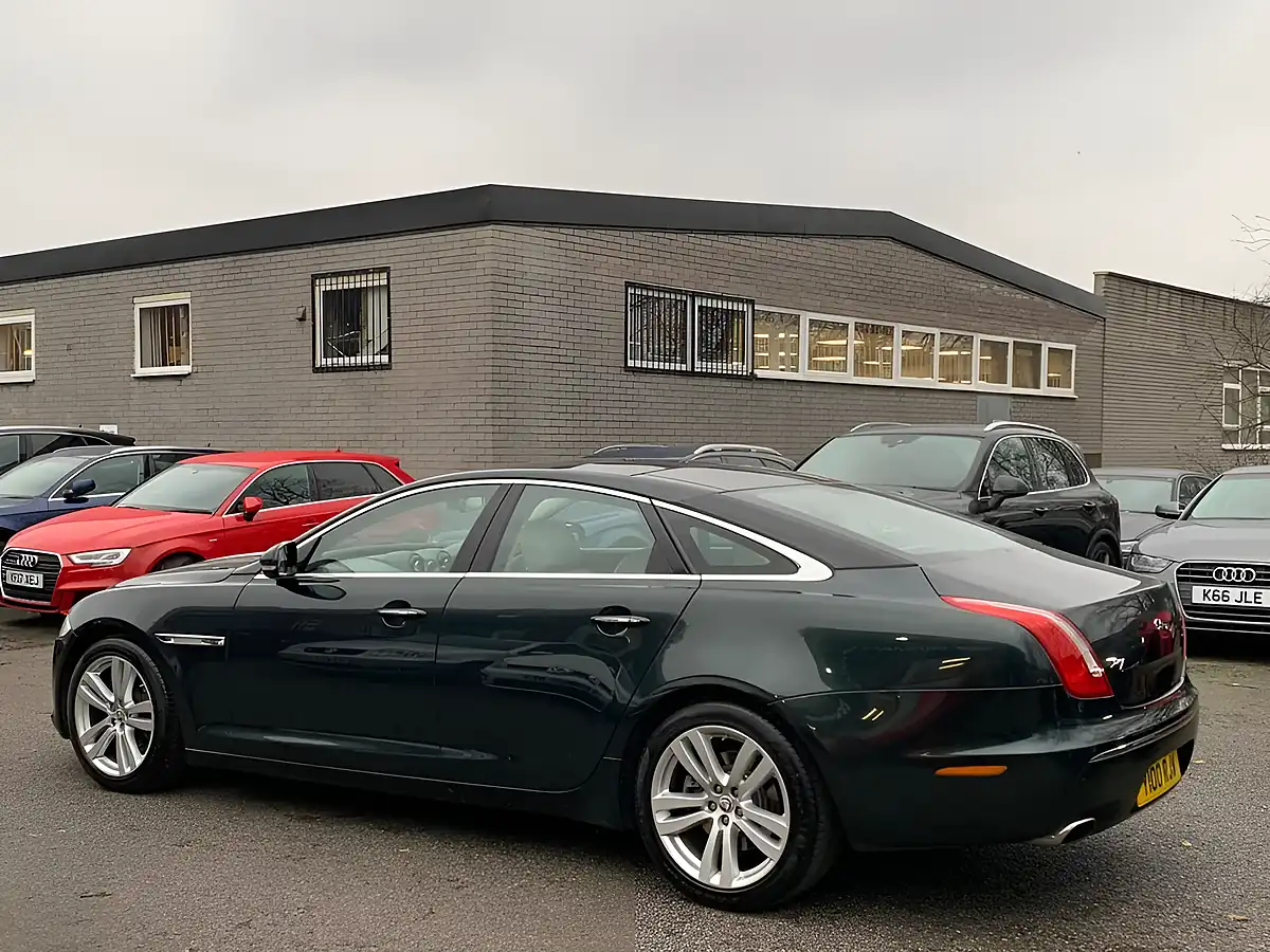 Used 2010 Jaguar Xj Portfolio Green - Interior and Exterior details 9