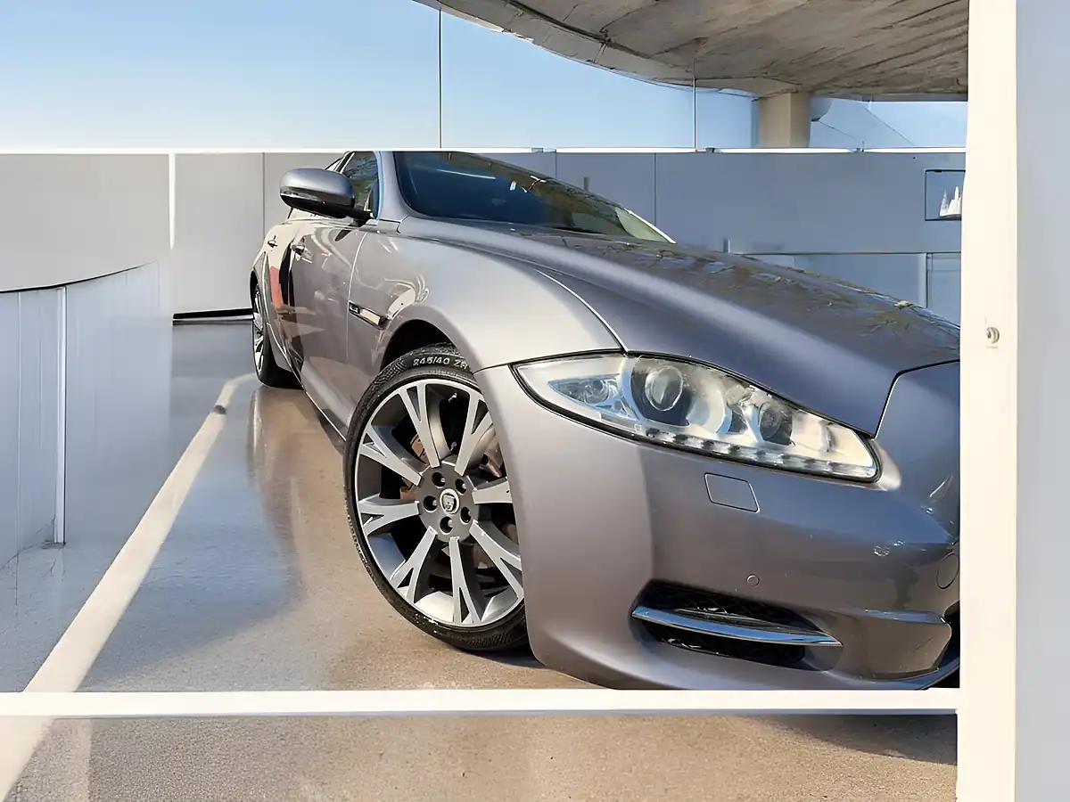 Used 2010 Jaguar Xj Portfolio Grey - Interior and Exterior details 11