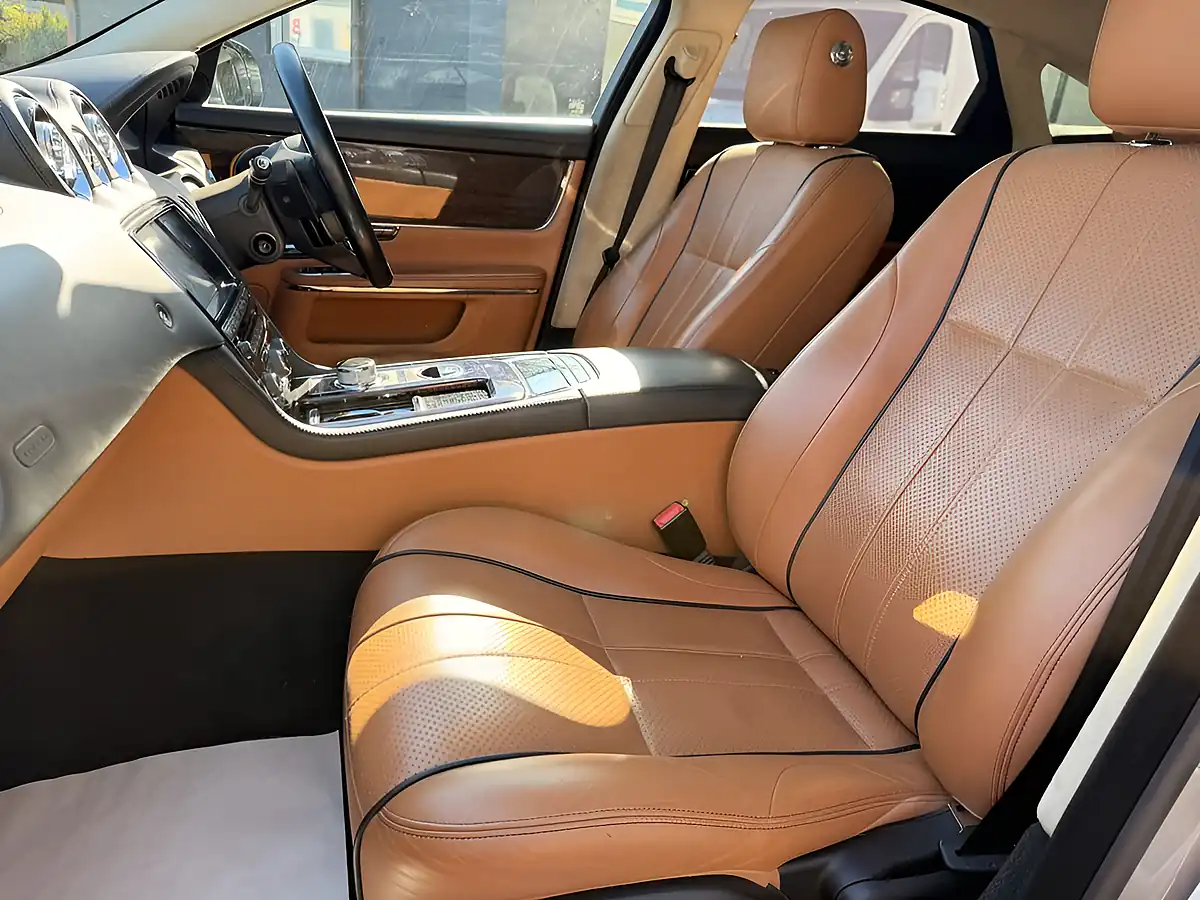 Used 2010 Jaguar Xj Portfolio Grey - Interior and Exterior details 12