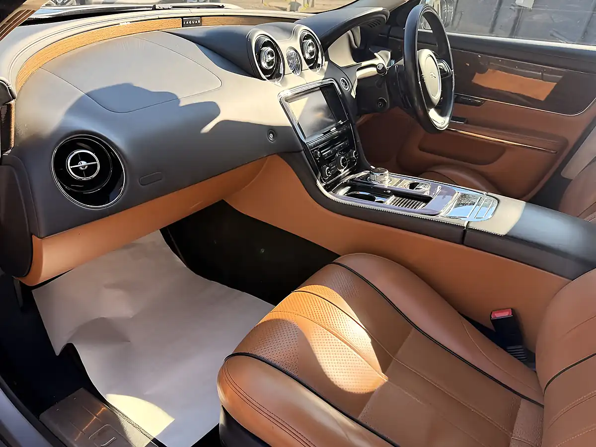 Used 2010 Jaguar Xj Portfolio Grey - Interior and Exterior details 13