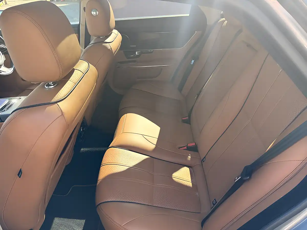 Used 2010 Jaguar Xj Portfolio Grey - Interior and Exterior details 16