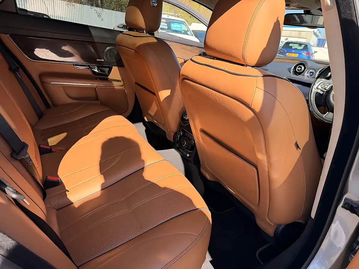 Used 2010 Jaguar Xj Portfolio Grey - Interior and Exterior details 17