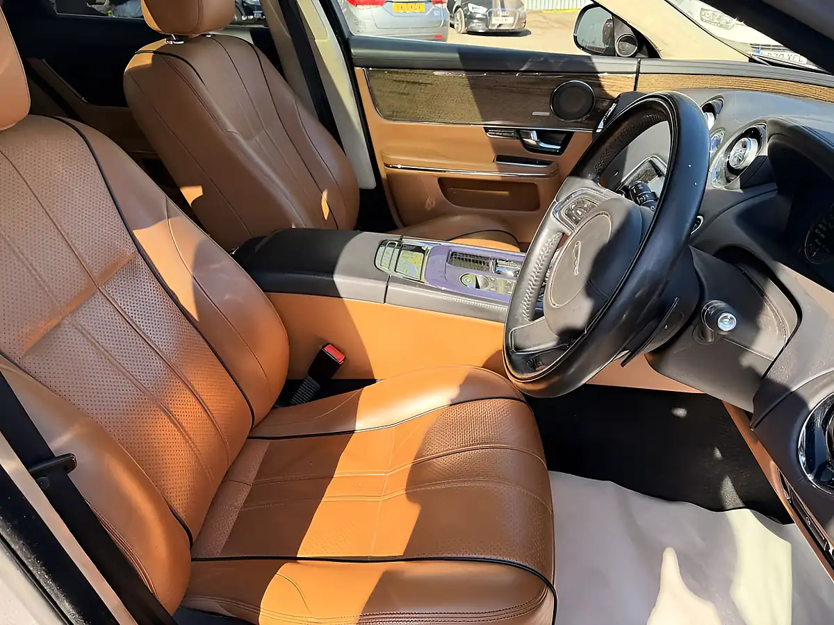Used 2010 Jaguar Xj Portfolio Grey - Interior and Exterior details 19