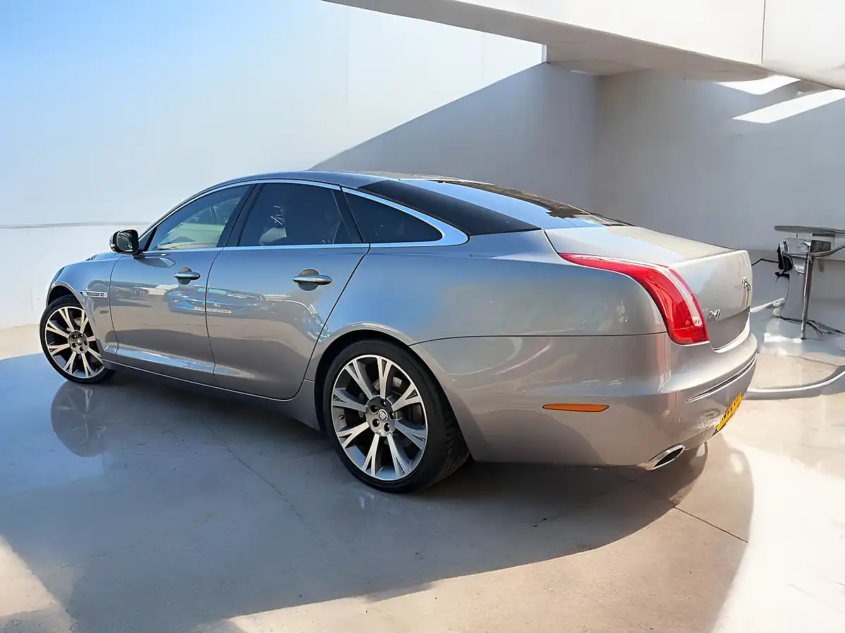 Used 2010 Jaguar Xj Portfolio Grey - Interior and Exterior details 4