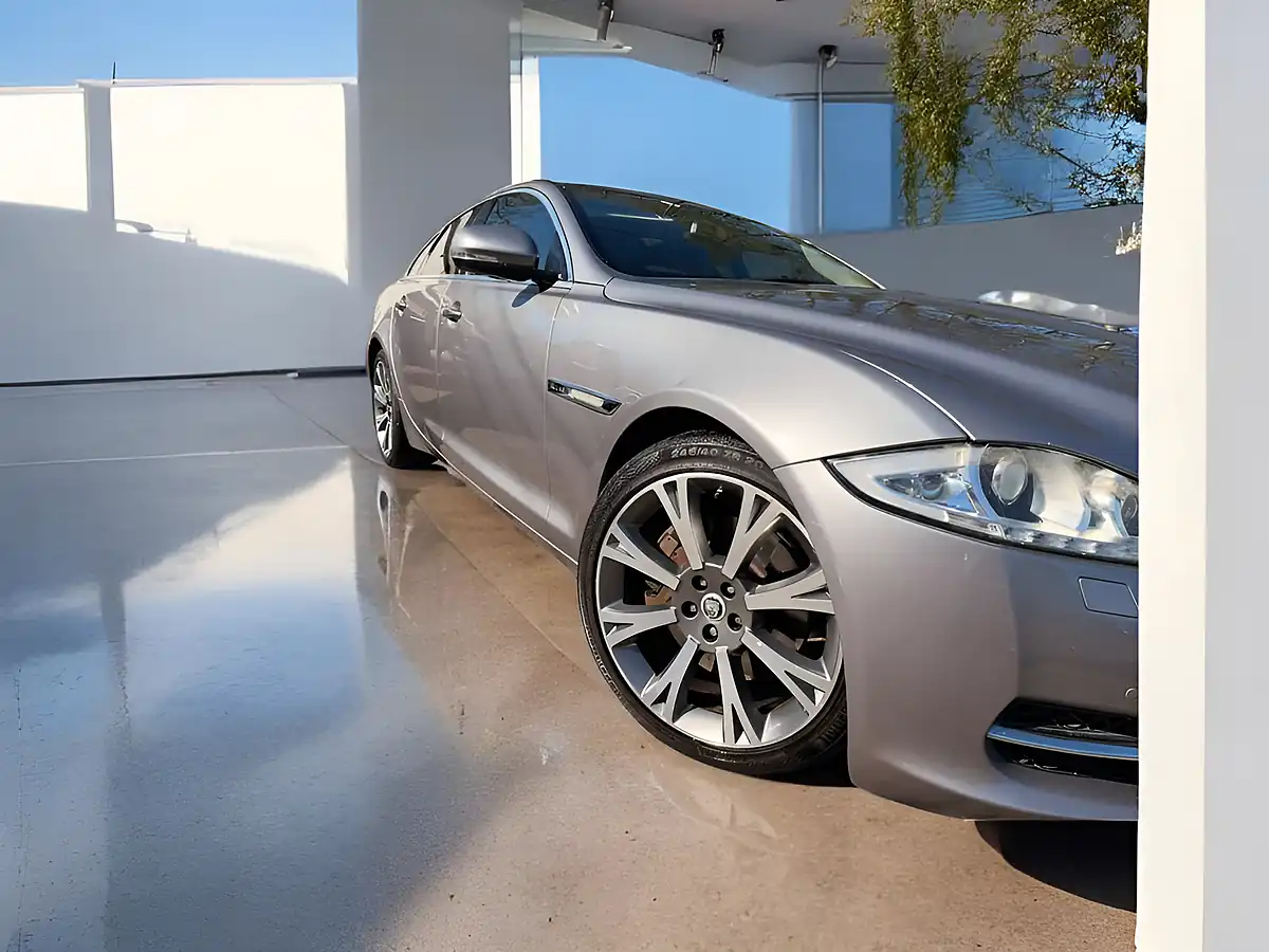 Used 2010 Jaguar Xj Portfolio Grey - Interior and Exterior details 5