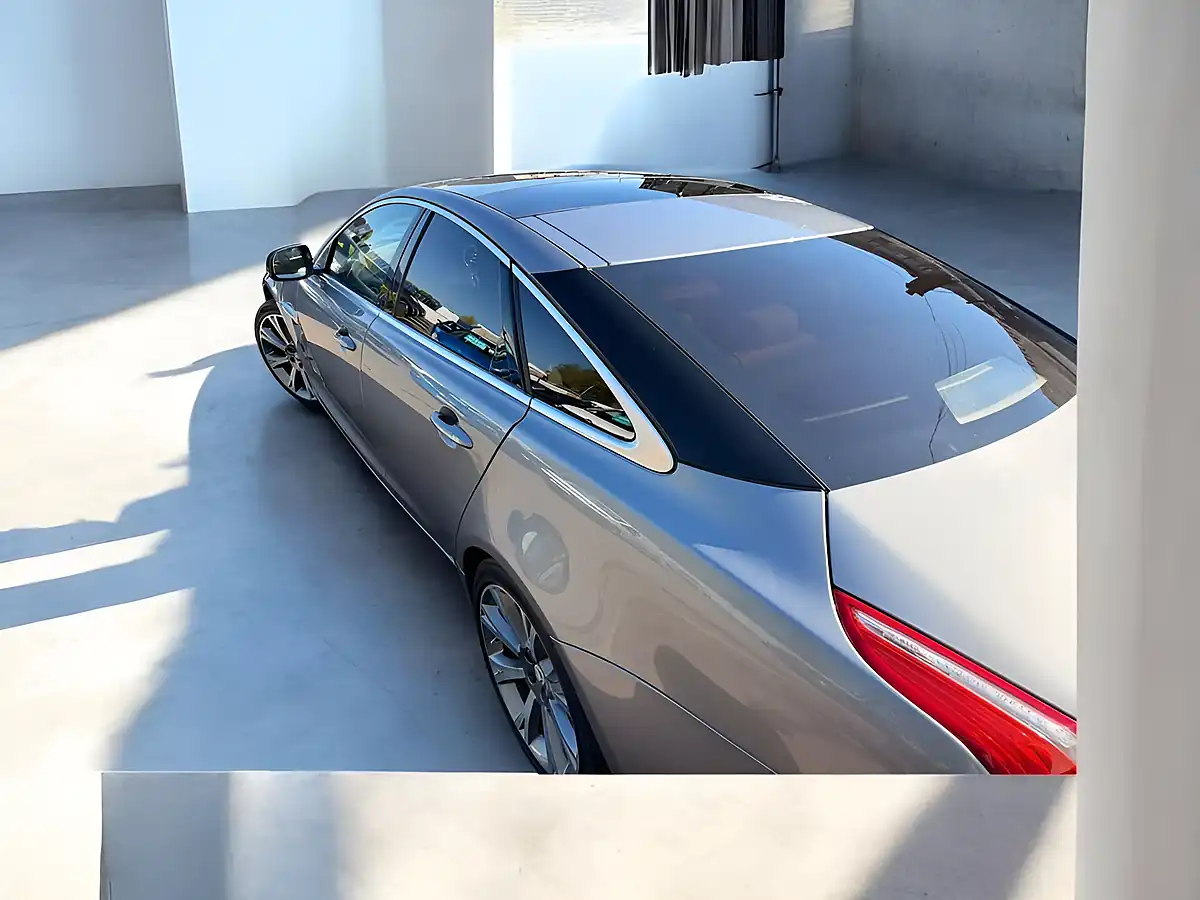 Used 2010 Jaguar Xj Portfolio Grey - Interior and Exterior details 7