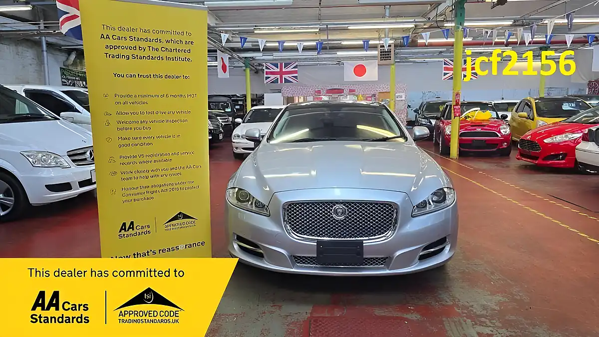 Used 2010 Jaguar Xj Premium Luxury Silver - Front View