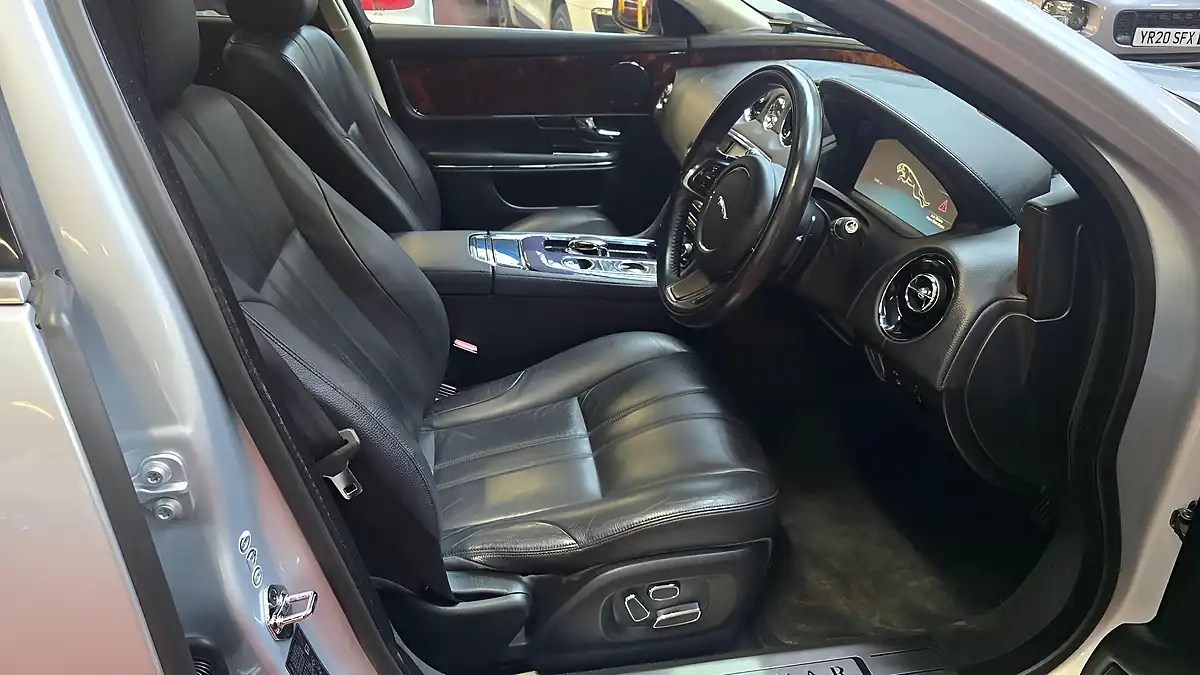 Used 2010 Jaguar Xj Premium Luxury Silver - Interior and Exterior details 10