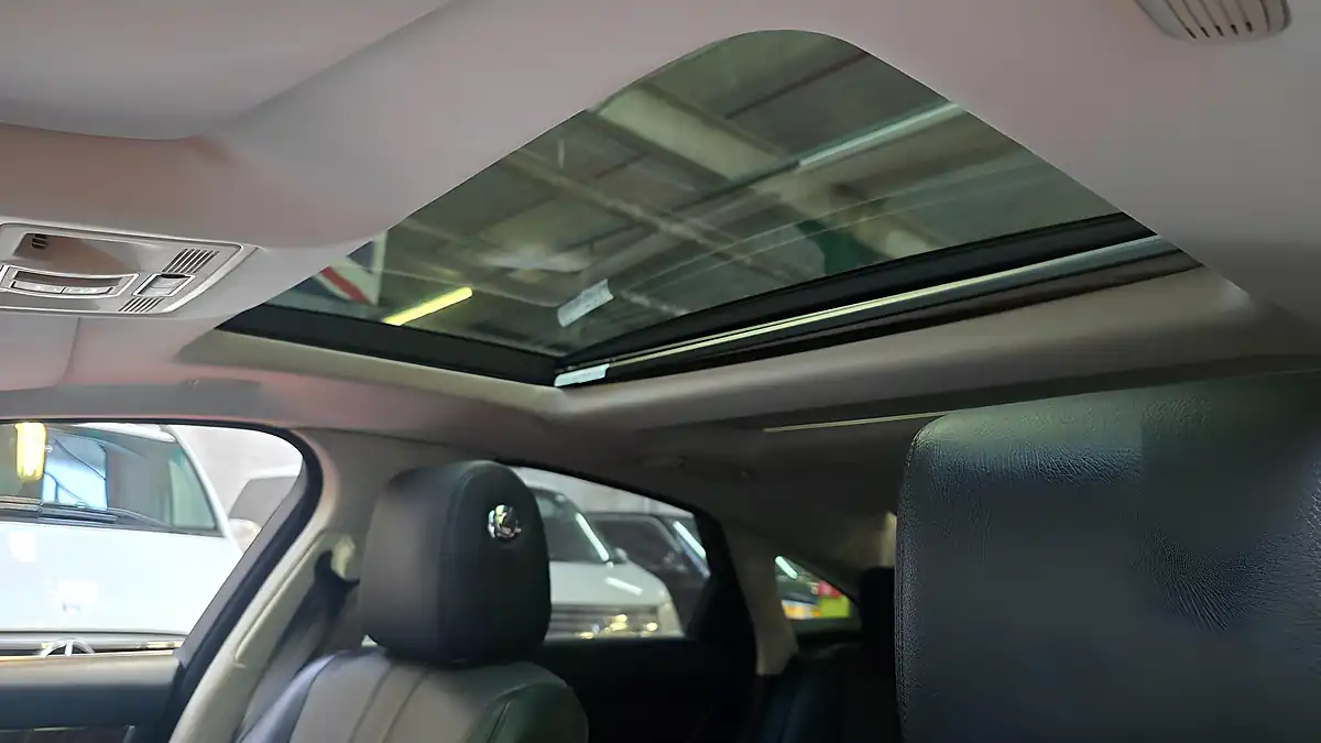 Used 2010 Jaguar Xj Premium Luxury Silver - Interior and Exterior details 14