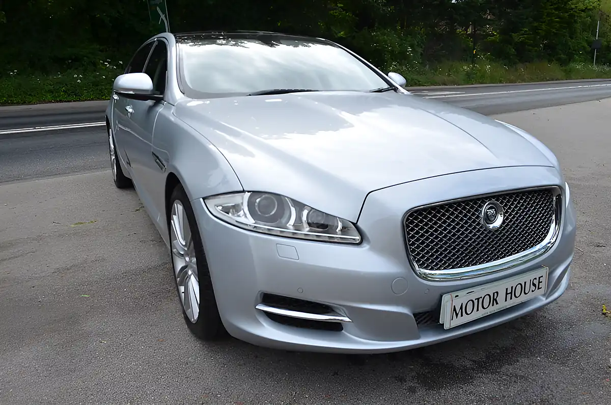 Used 2010 Jaguar Xj Premium Luxury Silver - Interior and Exterior details 10