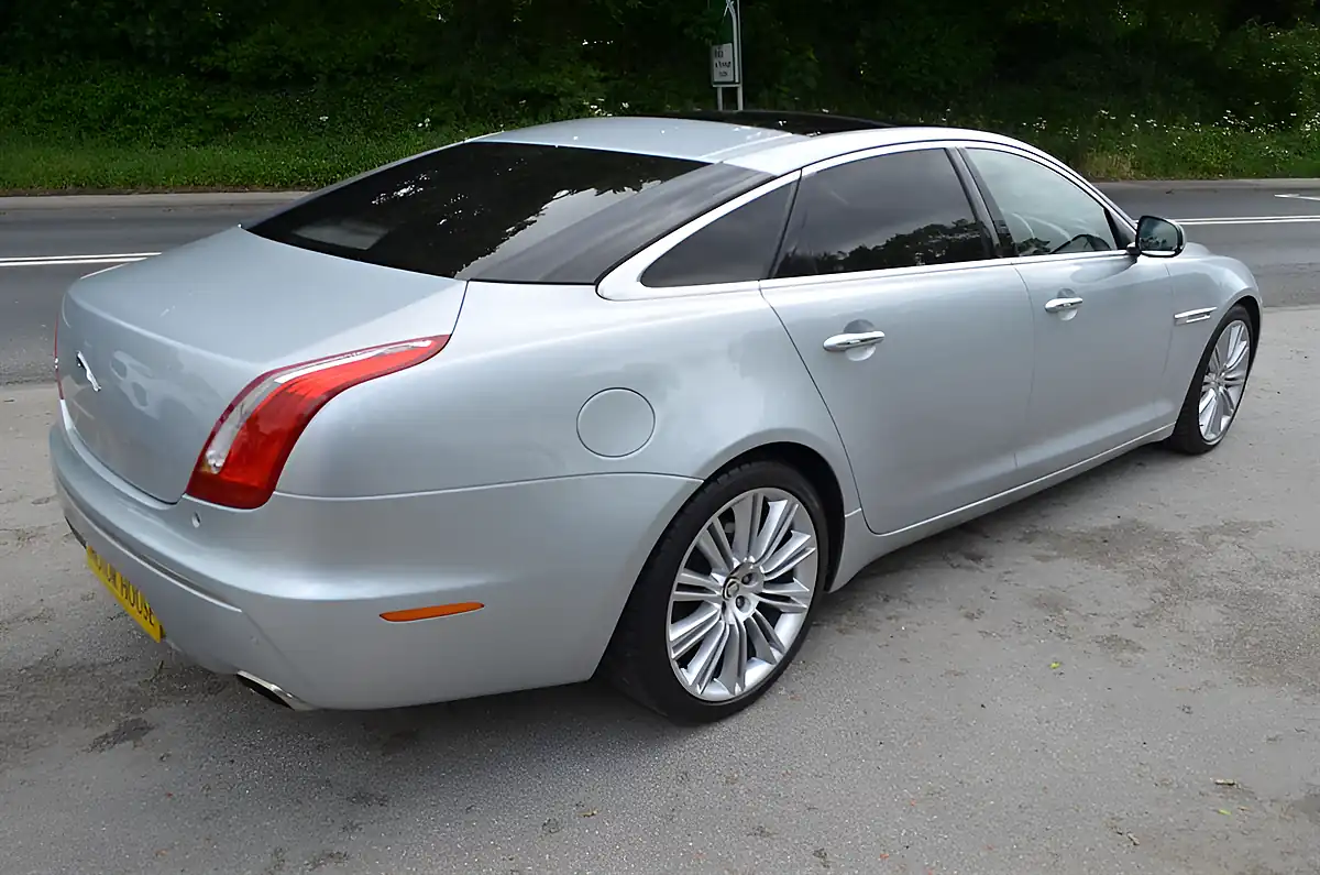 Used 2010 Jaguar Xj Premium Luxury Silver - Interior and Exterior details 11