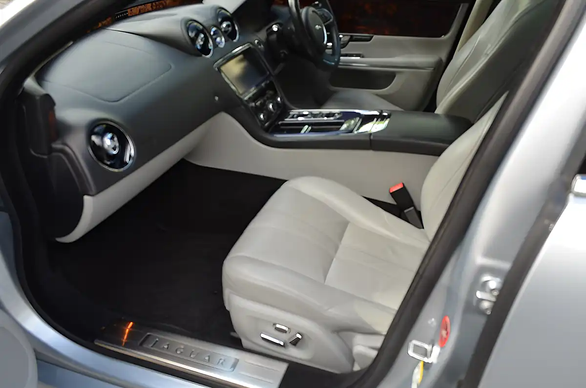 Used 2010 Jaguar Xj Premium Luxury Silver - Interior and Exterior details 14