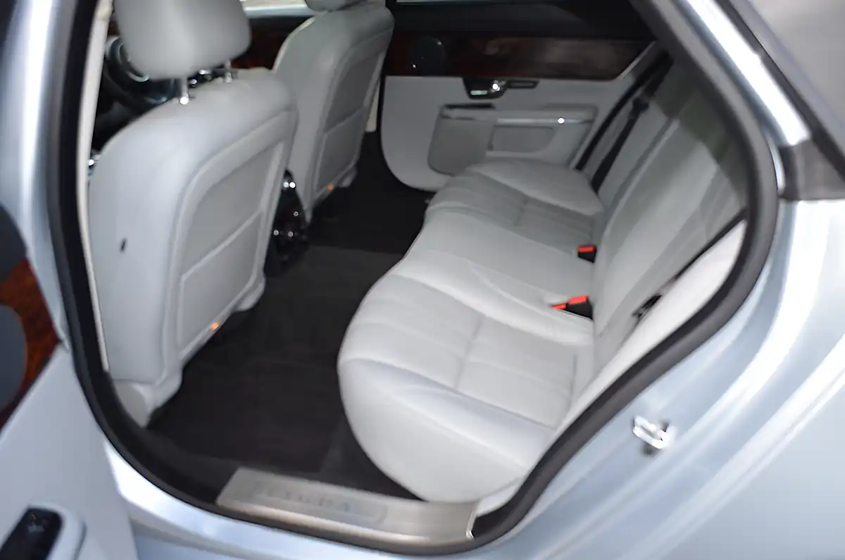 Used 2010 Jaguar Xj Premium Luxury Silver - Interior and Exterior details 15