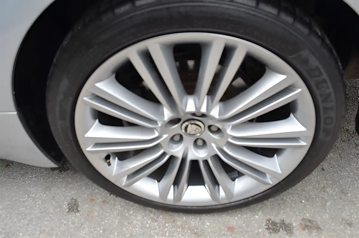 Used 2010 Jaguar Xj Premium Luxury Silver - Interior and Exterior details 18