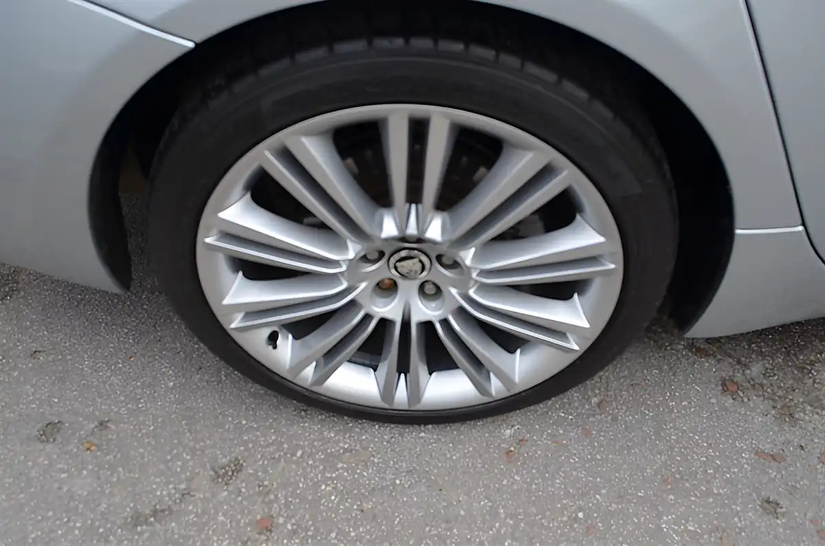 Used 2010 Jaguar Xj Premium Luxury Silver - Interior and Exterior details 19