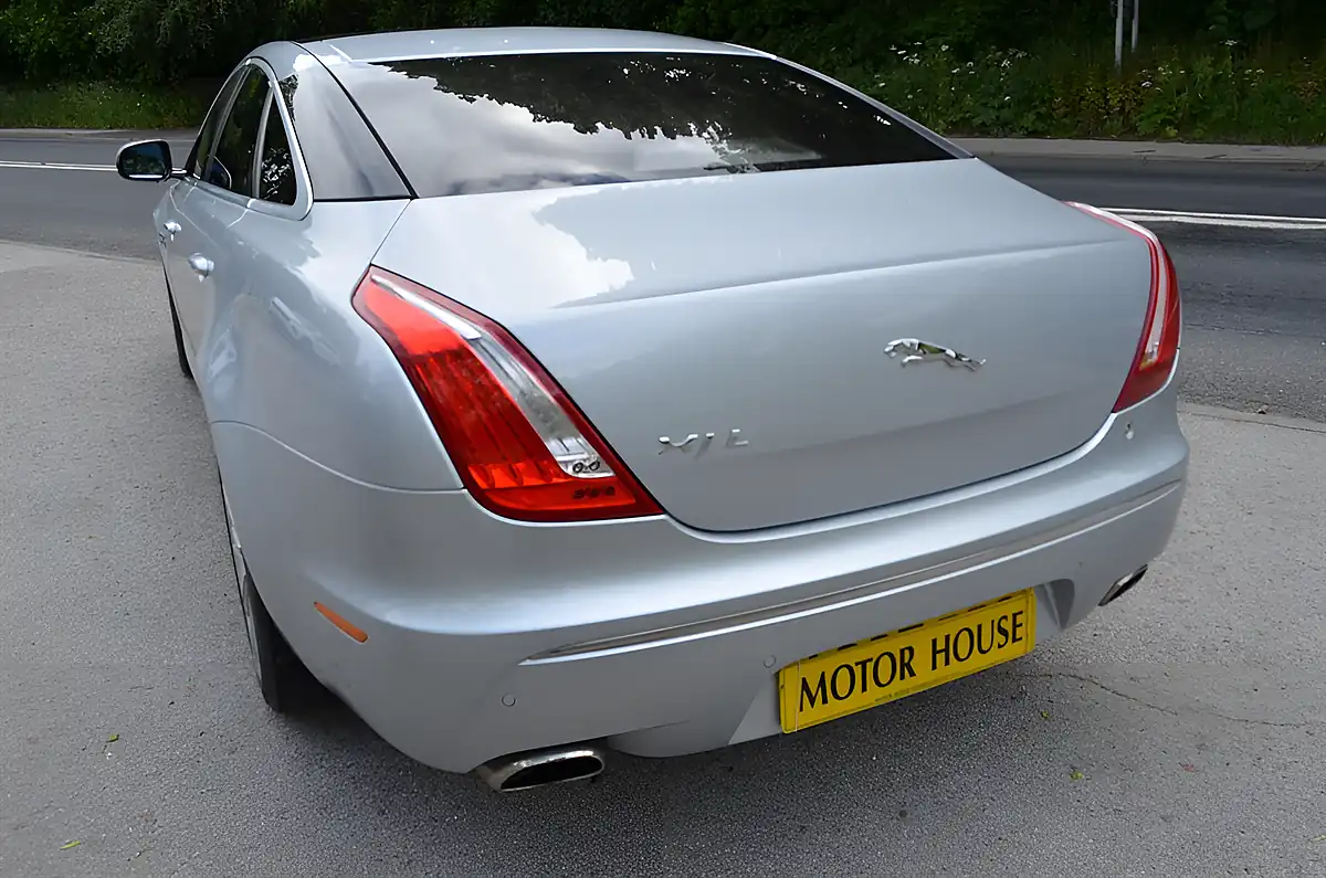 Used 2010 Jaguar Xj Premium Luxury Silver - Interior and Exterior details 5