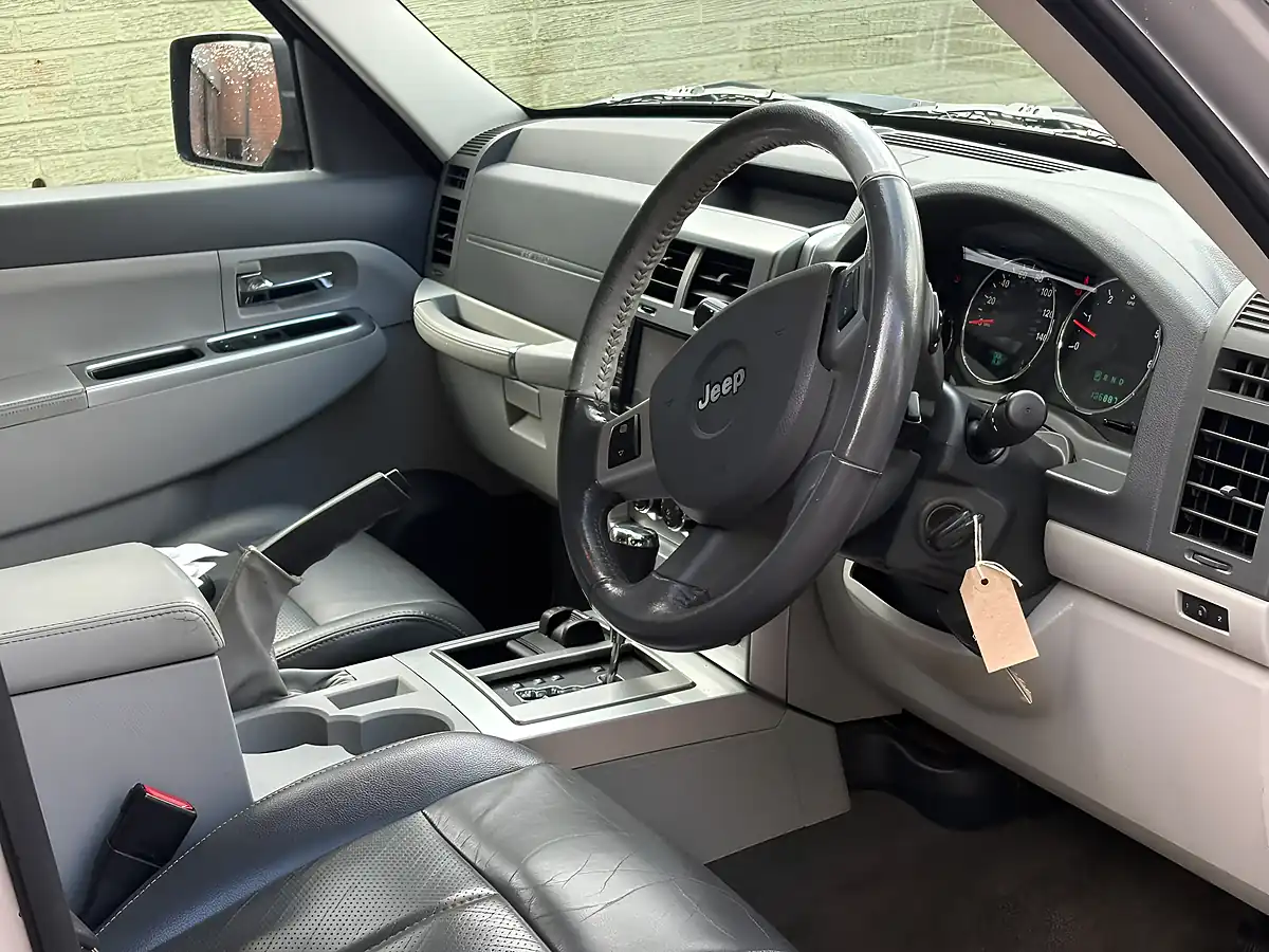 Used 2010 Jeep Cherokee Limited Silver - Interior and Exterior details 11