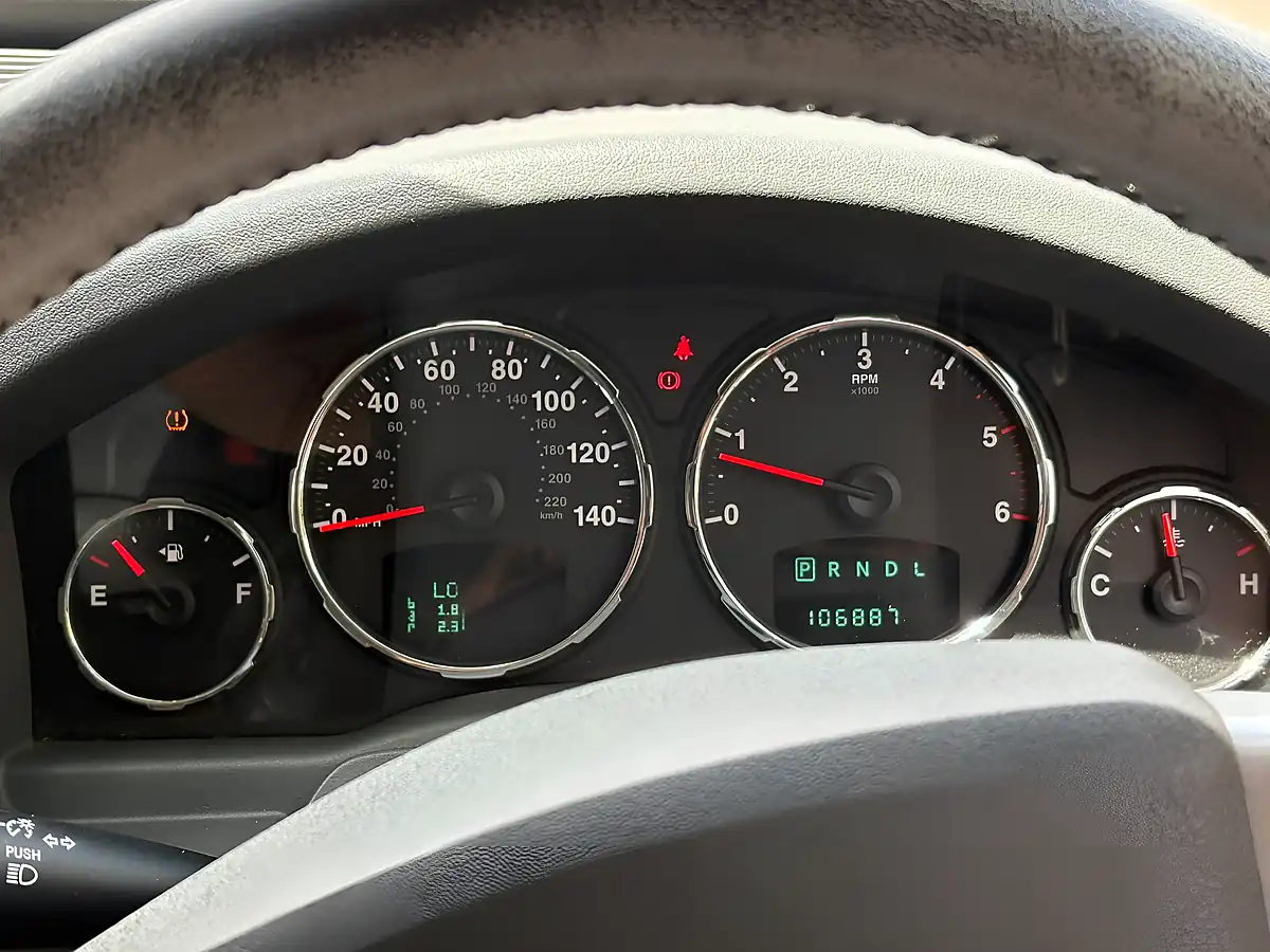 Used 2010 Jeep Cherokee Limited Silver - Interior and Exterior details 13
