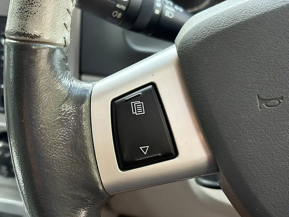 Used 2010 Jeep Cherokee Limited Silver - Interior and Exterior details 14