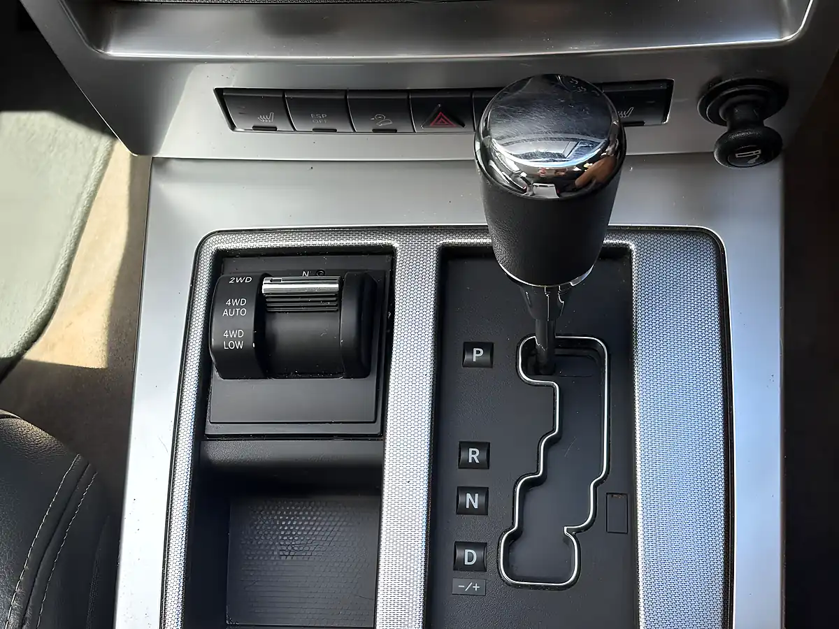 Used 2010 Jeep Cherokee Limited Silver - Interior and Exterior details 17