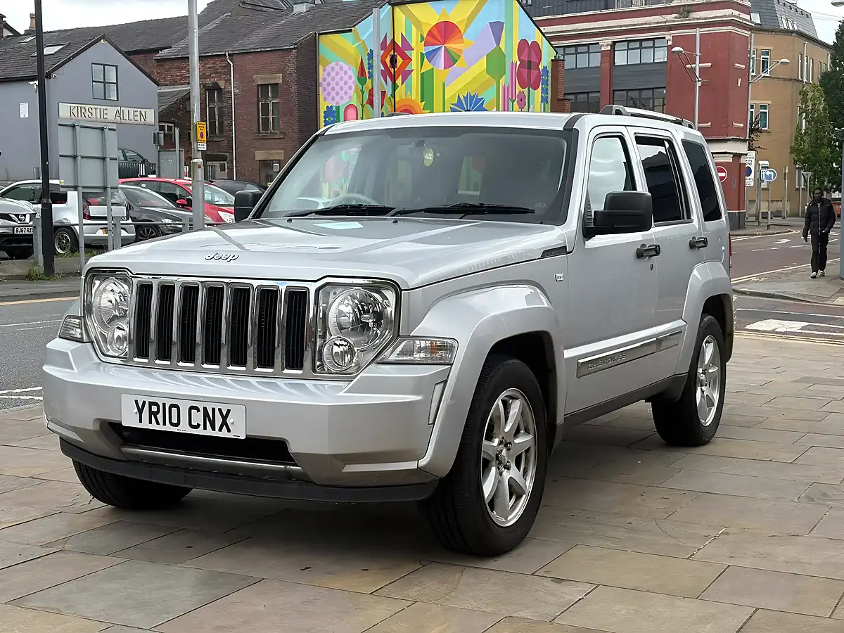 Used 2010 Jeep Cherokee Limited Silver - Interior and Exterior details 3