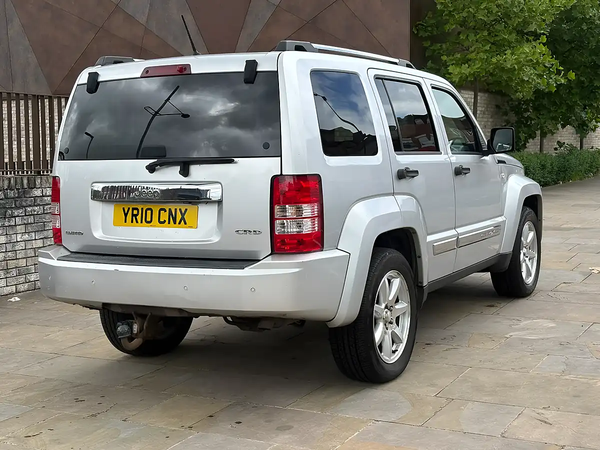 Used 2010 Jeep Cherokee Limited Silver - Interior and Exterior details 6