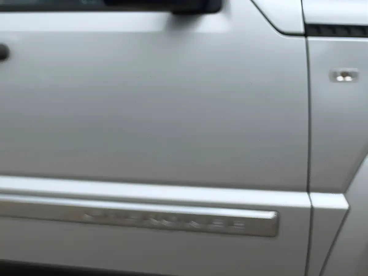 Used 2010 Jeep Cherokee Limited Silver - Interior and Exterior details 8