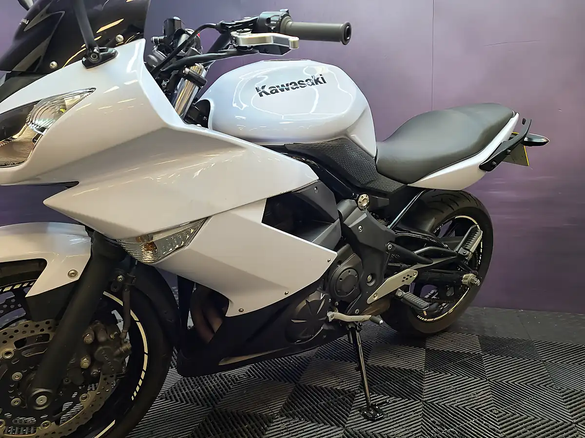 Used 2010 Kawasaki ER-6F White - Interior and Exterior details 11