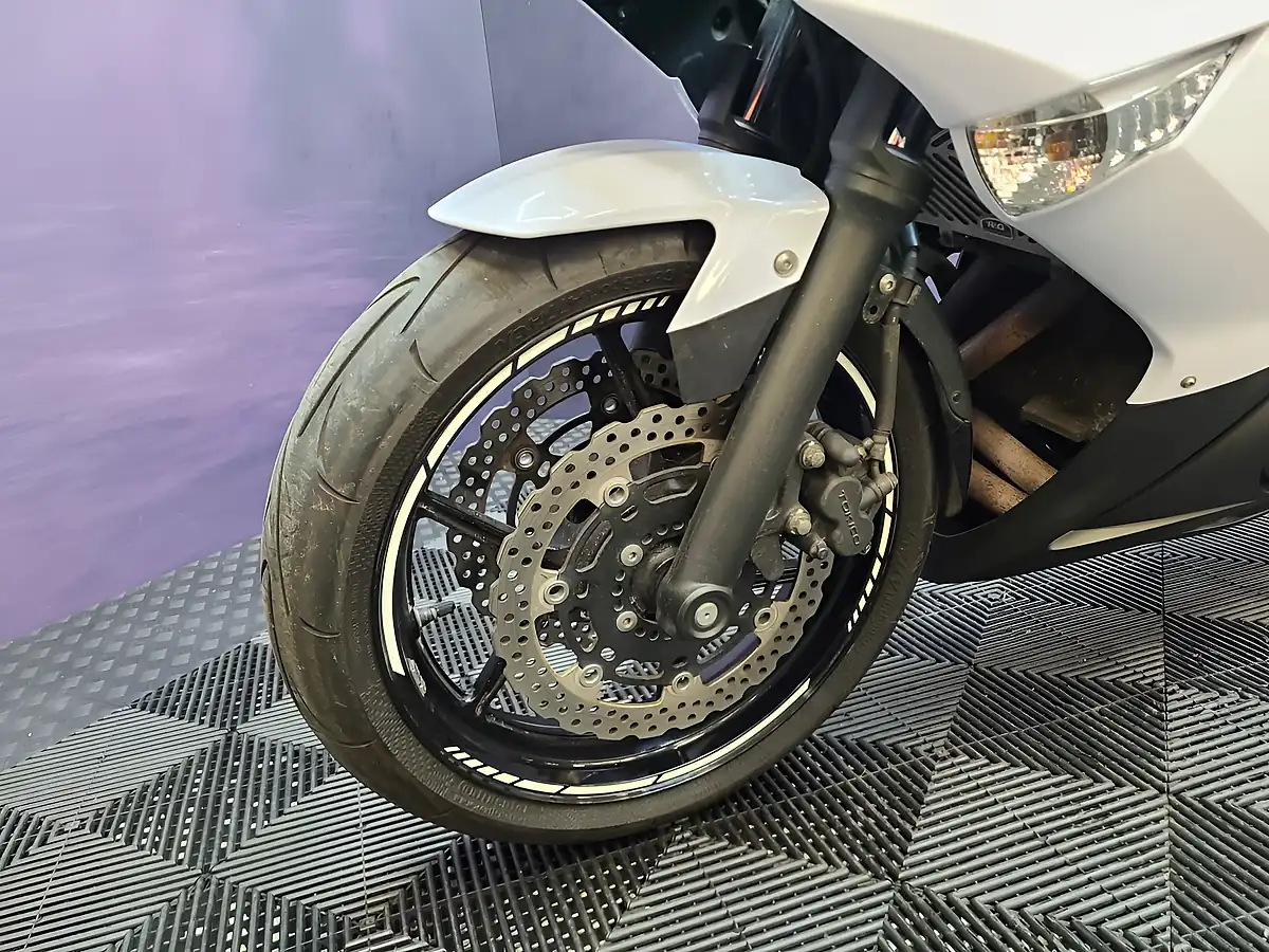 Used 2010 Kawasaki ER-6F White - Interior and Exterior details 15