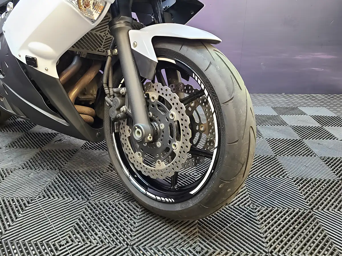 Used 2010 Kawasaki ER-6F White - Interior and Exterior details 16