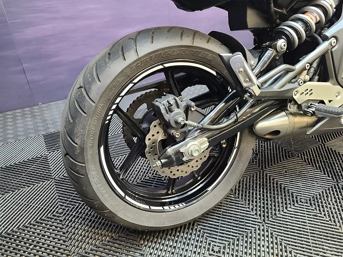 Used 2010 Kawasaki ER-6F White - Interior and Exterior details 17