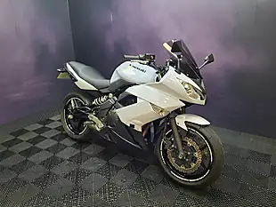 Used 2010 Kawasaki ER-6F White - Interior and Exterior details 4