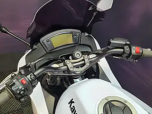 Used 2010 Kawasaki ER-6F White - Interior and Exterior details 7