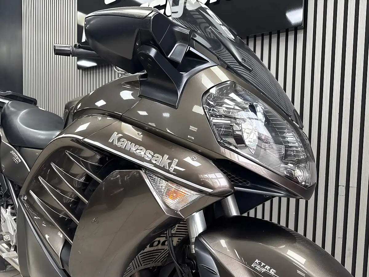 Used 2010 Kawasaki GTR1400 Grey - Interior and Exterior details 4