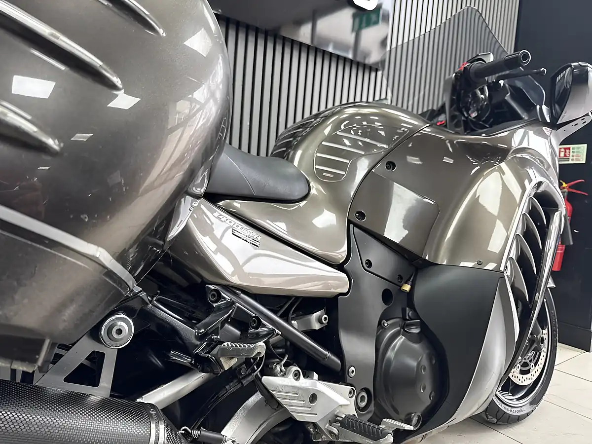 Used 2010 Kawasaki GTR1400 Grey - Interior and Exterior details 8