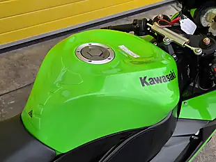 Used 2010 Kawasaki Ninja ZX-10R Green - Interior and Exterior details 11