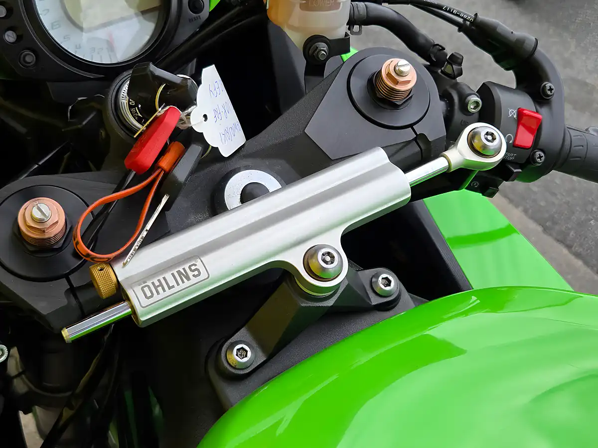 Used 2010 Kawasaki Ninja ZX-10R Green - Interior and Exterior details 12