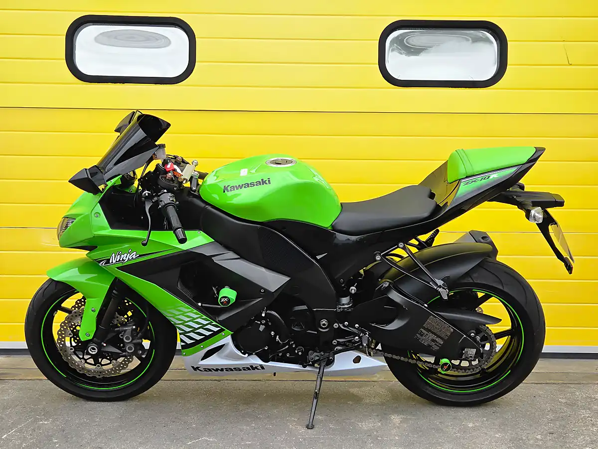 Used 2010 Kawasaki Ninja ZX-10R Green - Interior and Exterior details 14