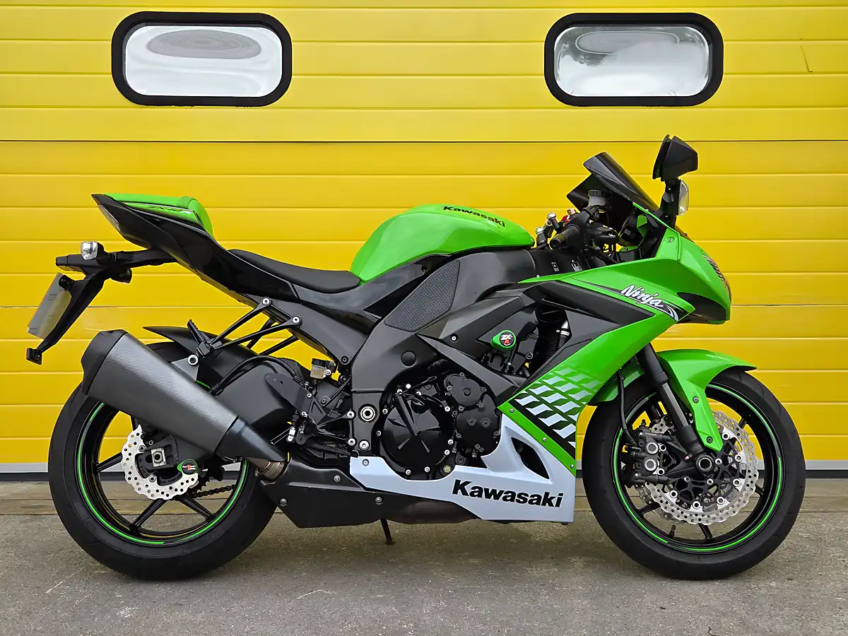 Used 2010 Kawasaki Ninja ZX-10R Green - Interior and Exterior details 2