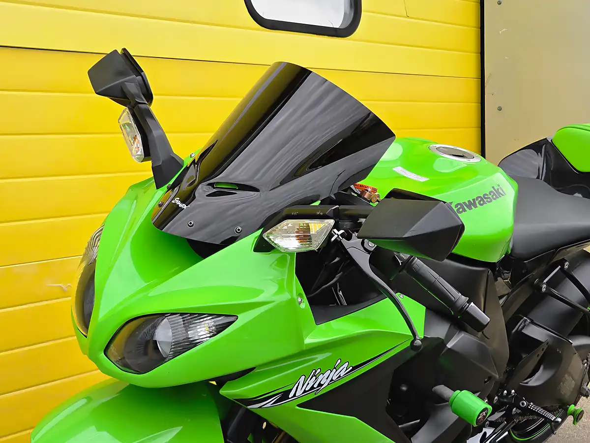 Used 2010 Kawasaki Ninja ZX-10R Green - Interior and Exterior details 20