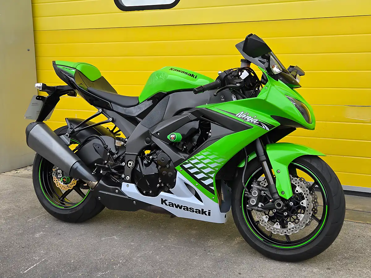 Used 2010 Kawasaki Ninja ZX-10R Green - Interior and Exterior details 3