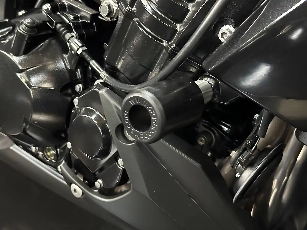 Used 2010 Kawasaki Z1000 1000 Black - Interior and Exterior details 11