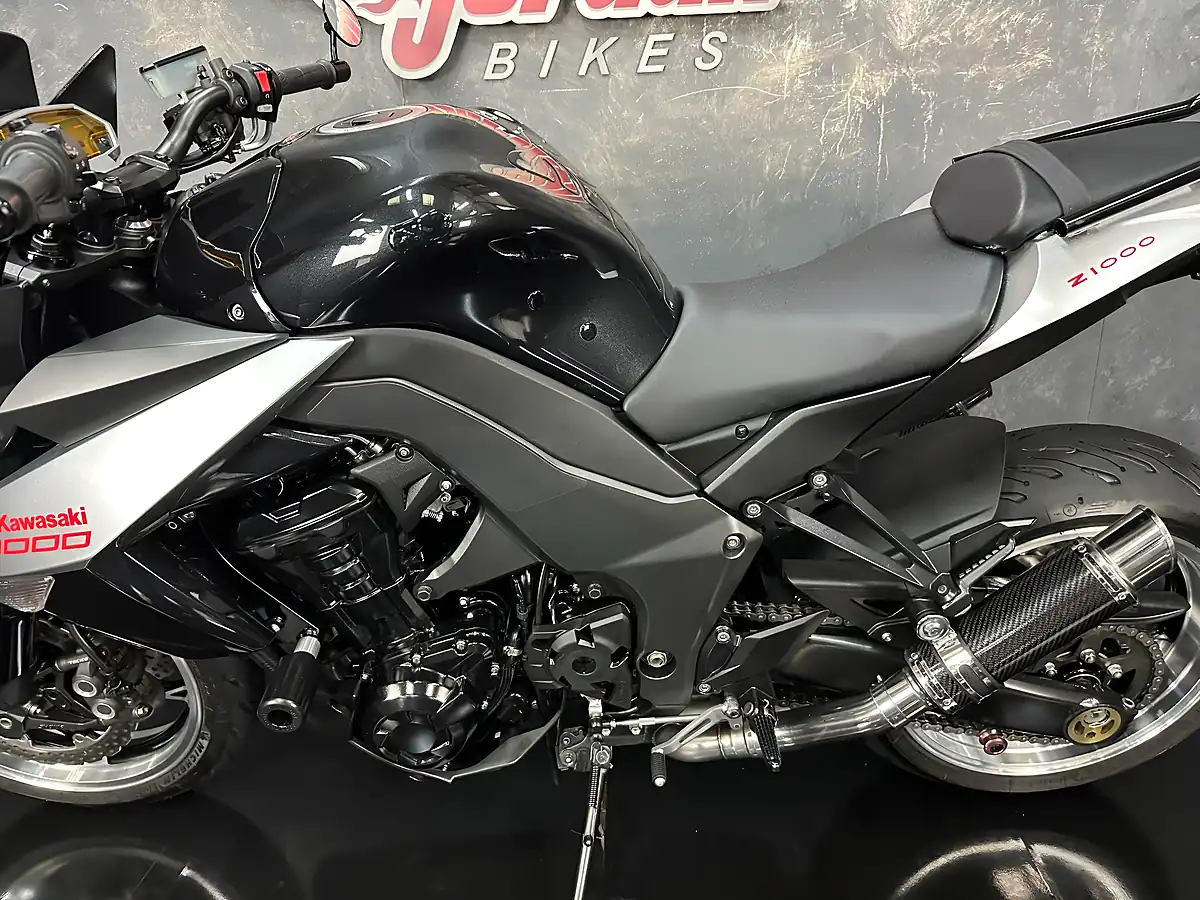 Used 2010 Kawasaki Z1000 1000 Black - Interior and Exterior details 18