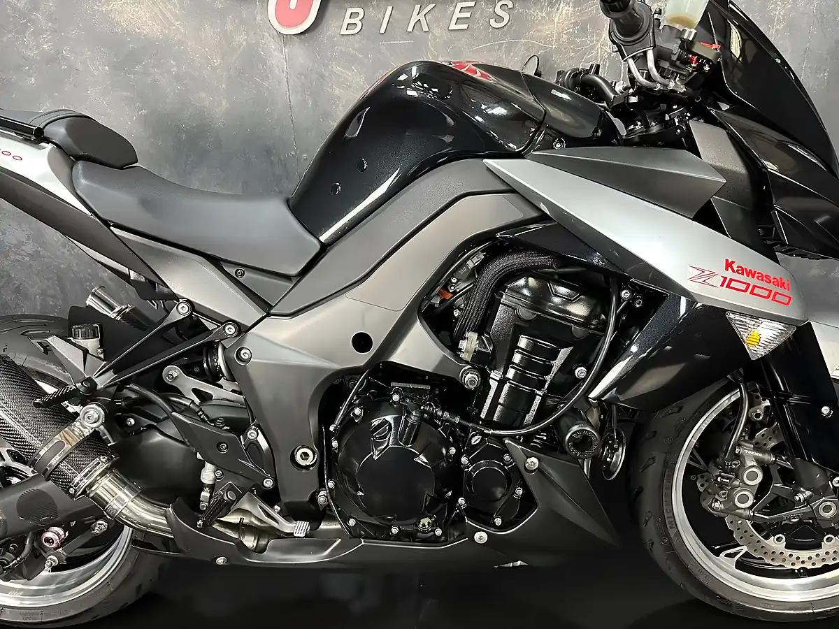 Used 2010 Kawasaki Z1000 1000 Black - Interior and Exterior details 7