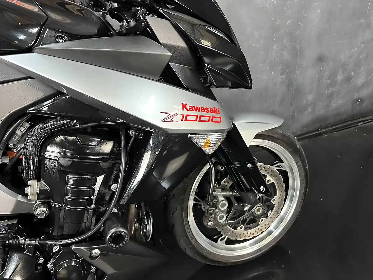 Used 2010 Kawasaki Z1000 1000 Black - Interior and Exterior details 9