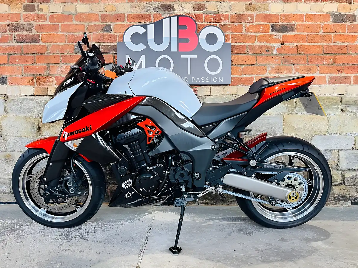 Used 2010 Kawasaki Z1000 Daf White - Interior and Exterior details 11