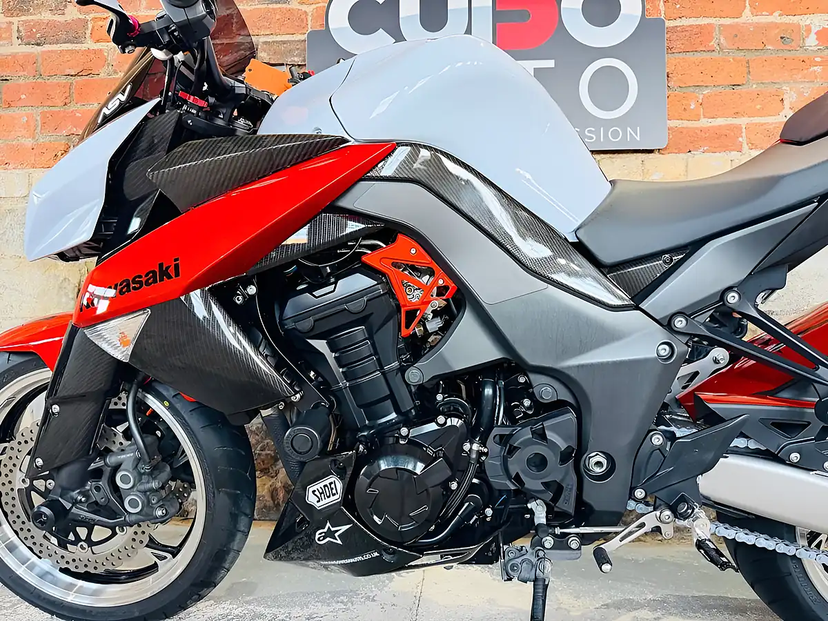 Used 2010 Kawasaki Z1000 Daf White - Interior and Exterior details 16